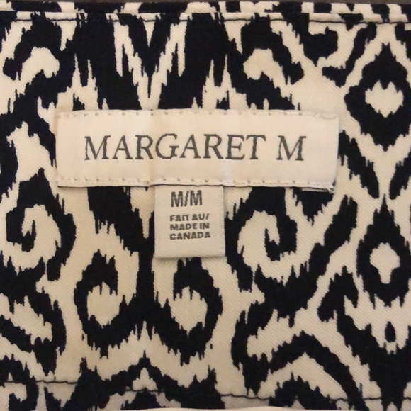 Black and white slimming stretch skirt 22” waist to hem-sz M front slit - Picture 7 of 8